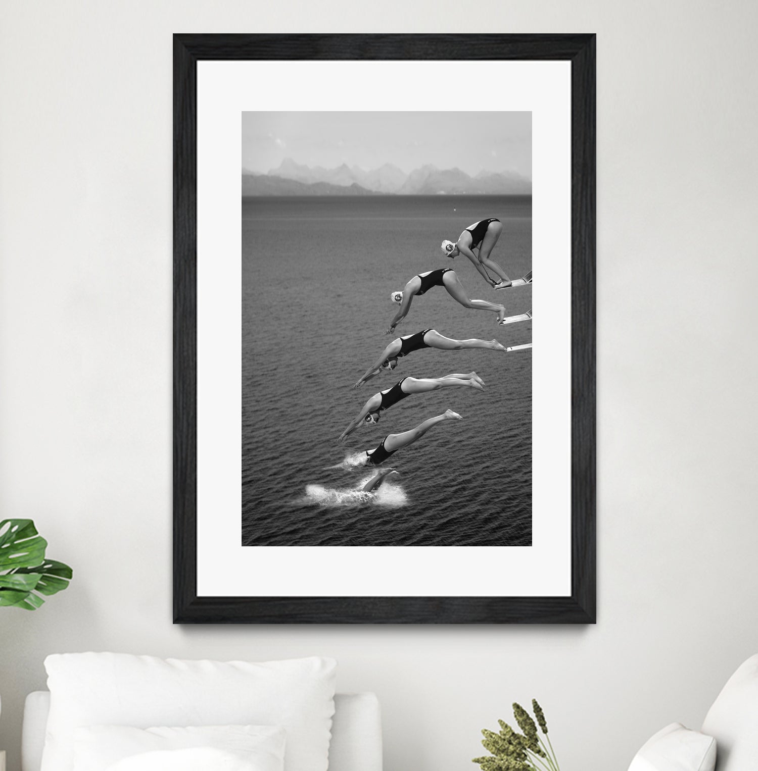 The beauty of diving by Greetje on GIANT ART - black and white  photography quick