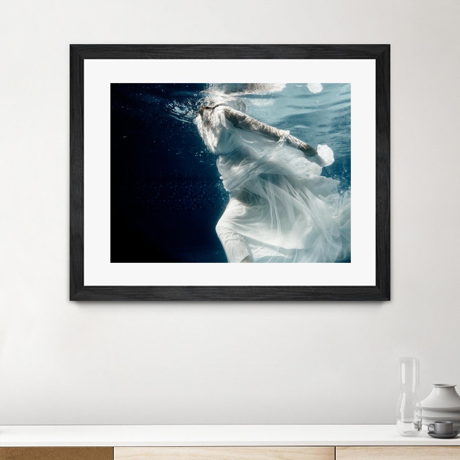 Approach by Peter Morneau on GIANT ART - white figurative artiste québécois