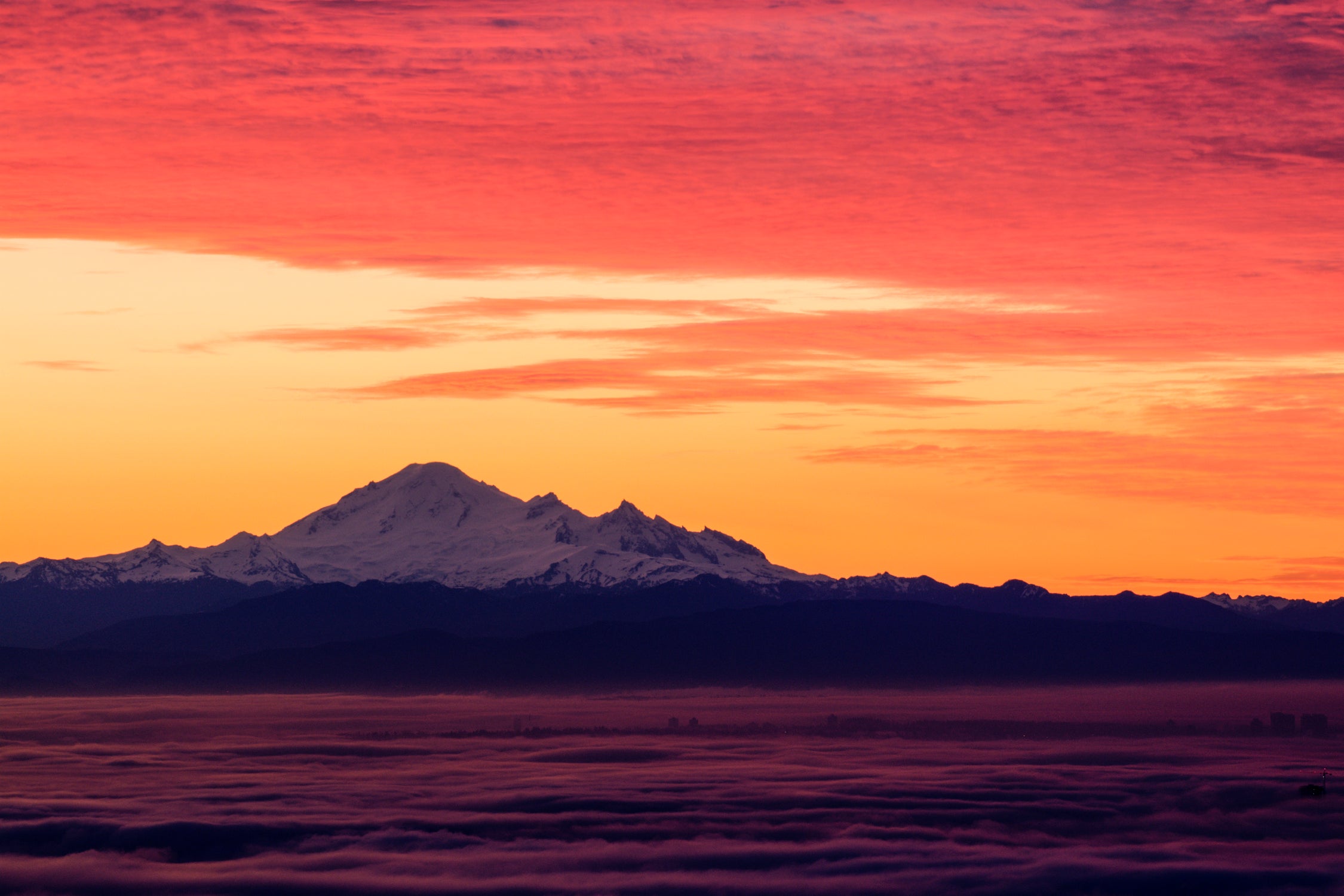 Mt. Baker Sunrise by Julian Russell on GIANT ART - yellow processing/programming