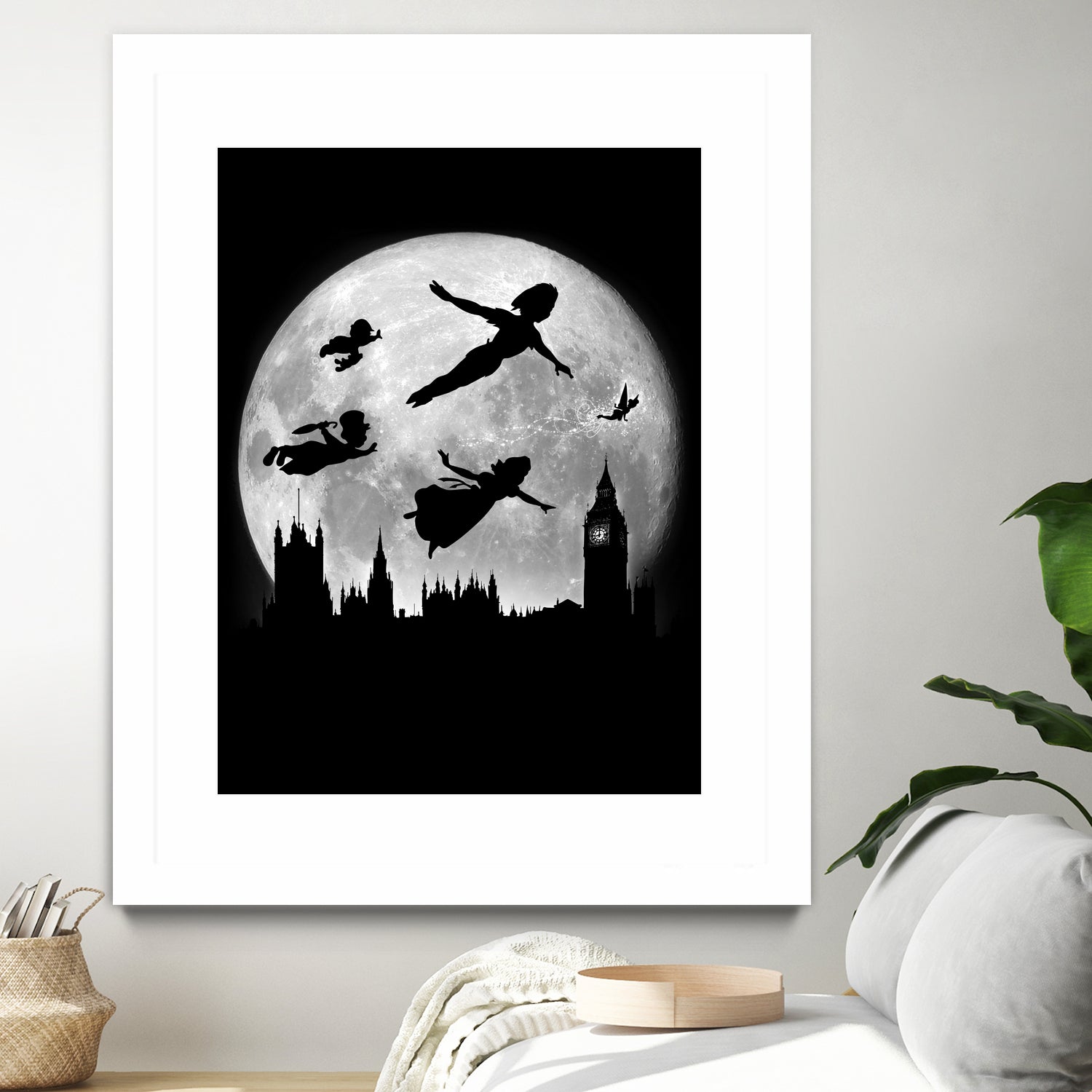 Full moon over London by Antonio Camarena on GIANT ART - black digital painting