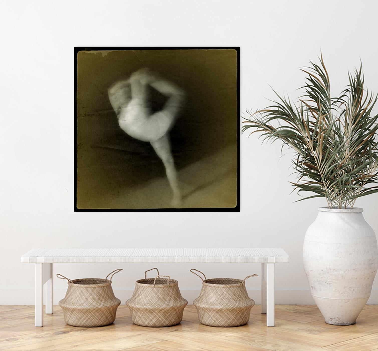 Dancing motion II by Jean-François Dupuis on GIANT ART - beige music - dance ballerine