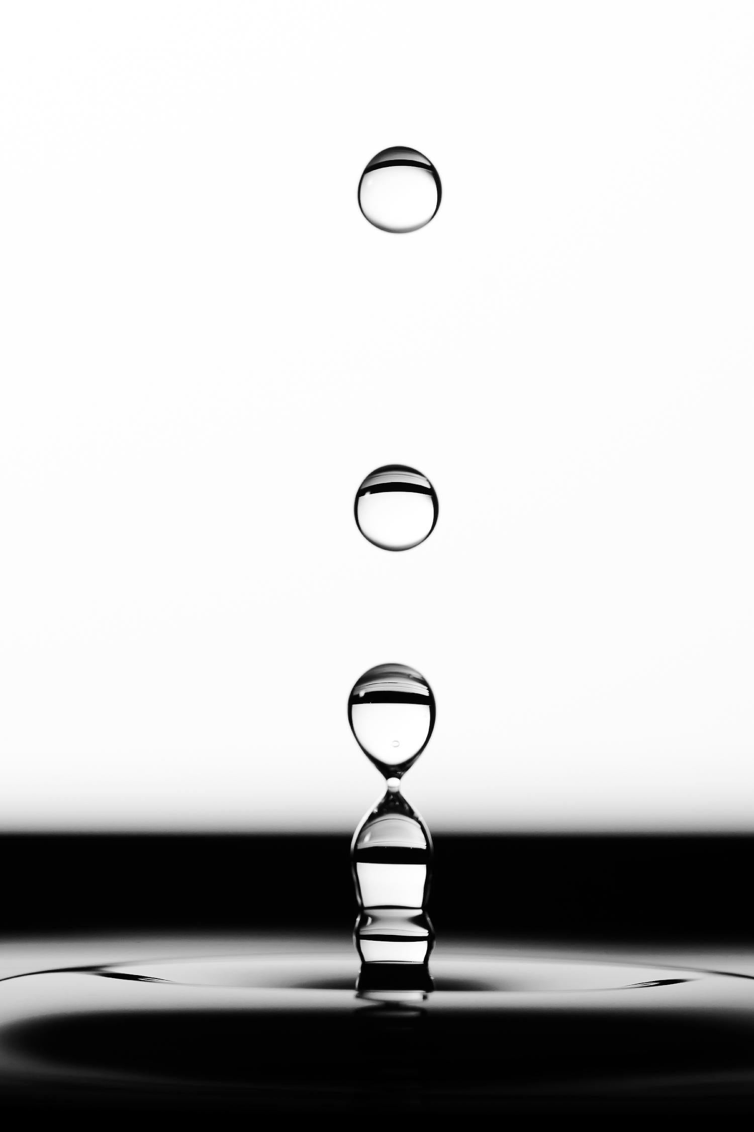 Drops II by Chris Tennent on GIANT ART - white photo art